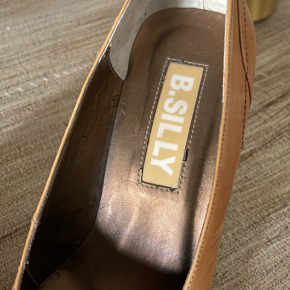 B. Silly retro square toe gold heels size 5.5. - Picture 2 of 4